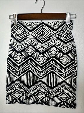Forever 21 Black & White Geometric Print Mini Skirt Small